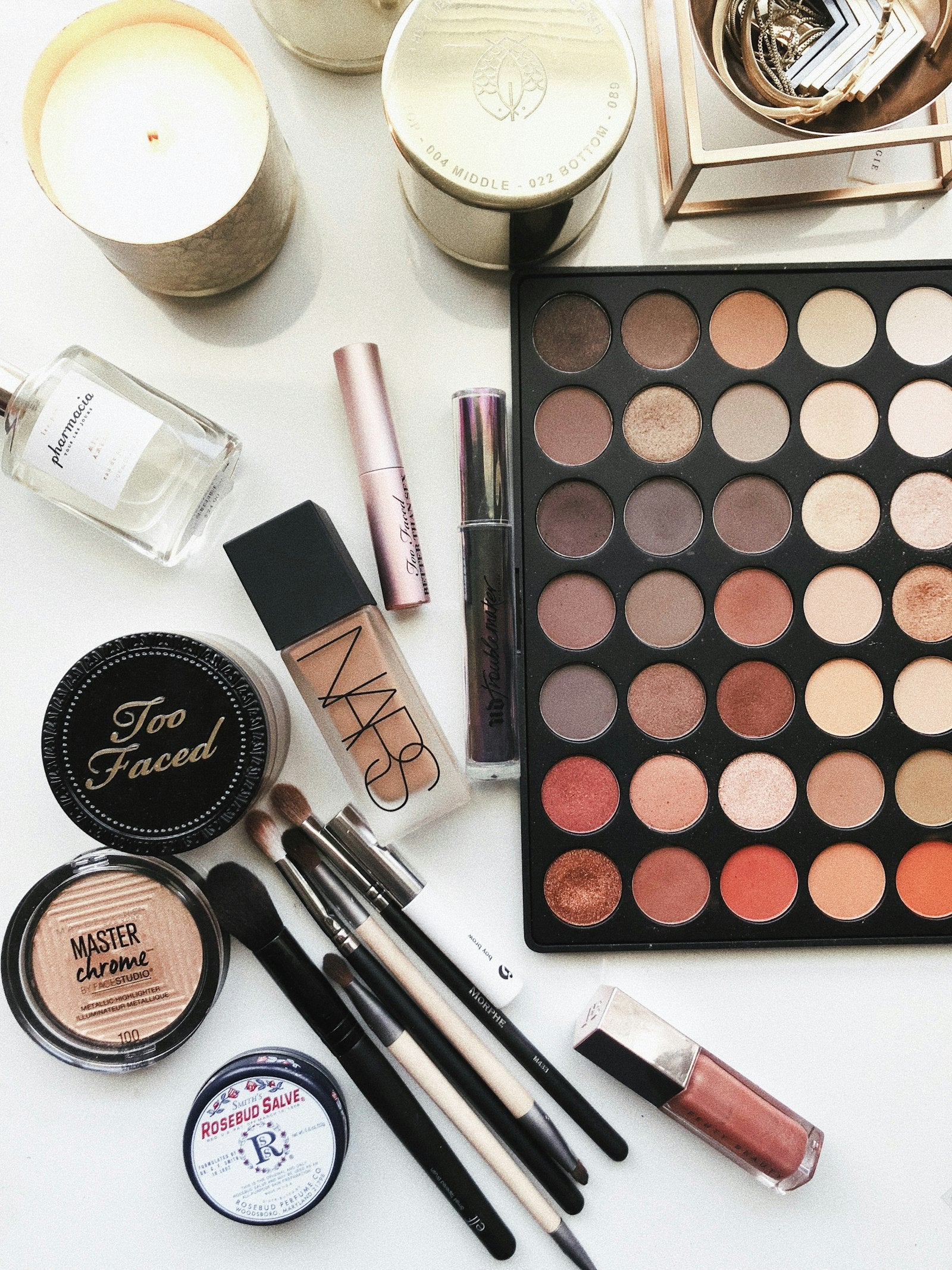 Eyeshadow palette