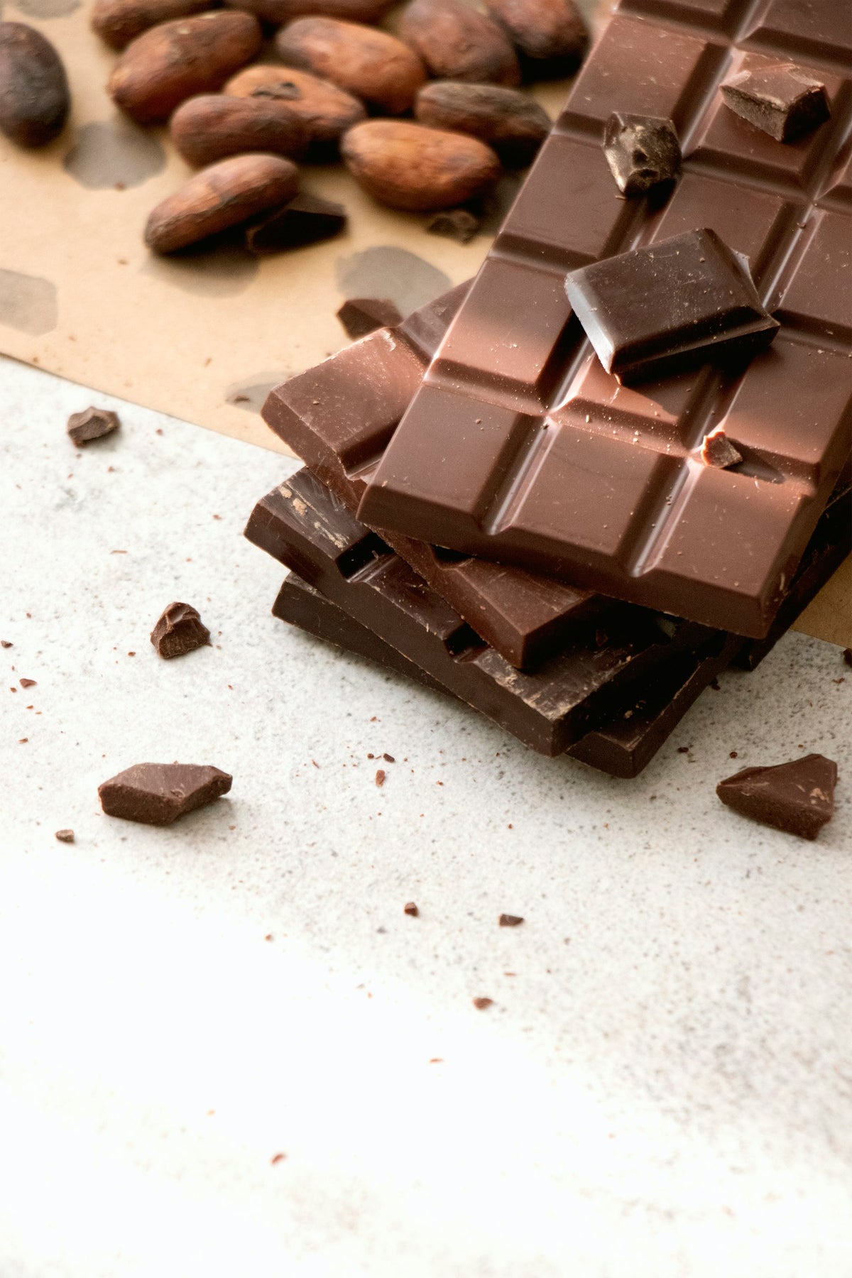 Milk chocolate bars and shards
